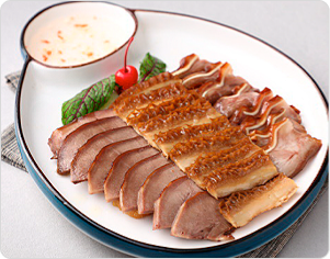 Ассорти из холодных мясных закусок  с соусом