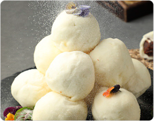 Жареные шарики с начинкой из бобов